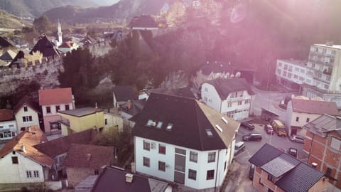 Property building, Day, Neighbourhood, Natural landscape, Bird's eye view, City view, Mountain view, Street view, Location