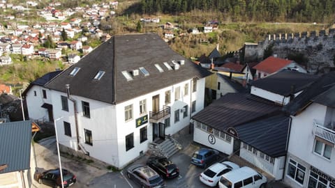 Property building, Day, Neighbourhood, Bird's eye view, City view, Street view, Location, Parking