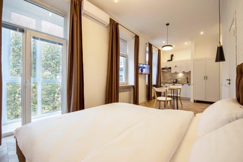 Bed, Kitchen or kitchenette, Photo of the whole room, Bedroom