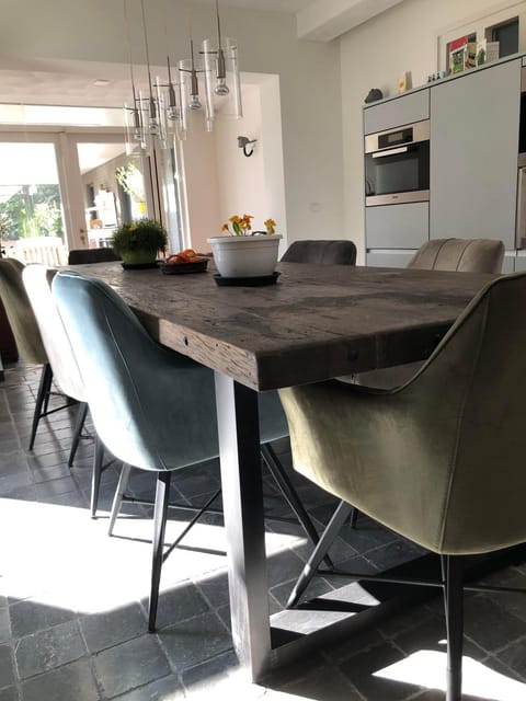 Restaurant/places to eat, Dining area, Breakfast