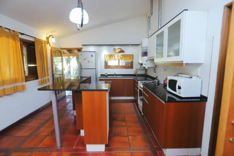 Kitchen or kitchenette, Communal kitchen