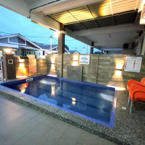 Swimming pool