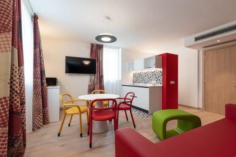 Kitchen or kitchenette, Living room, Seating area