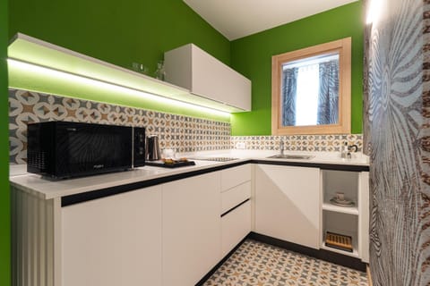 Coffee/tea facilities, Kitchen or kitchenette