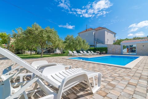 Property building, Swimming pool, Swimming pool