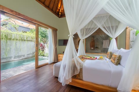 Bed, Balcony/Terrace, Photo of the whole room, Bedroom, Pool view, Swimming pool