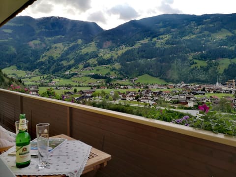 Balcony/Terrace, Mountain view