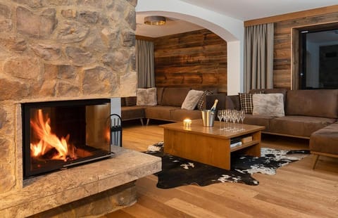 Seating area, flat iron