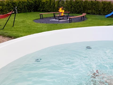 Day, Natural landscape, Garden, Hot Tub, Garden view