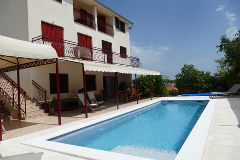Property building, Patio, Day, Pool view, Swimming pool, sunbed