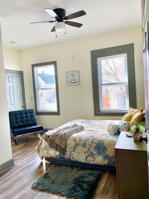 Perfect 6BR Stay Near Falls & Attractions House in Niagara Falls