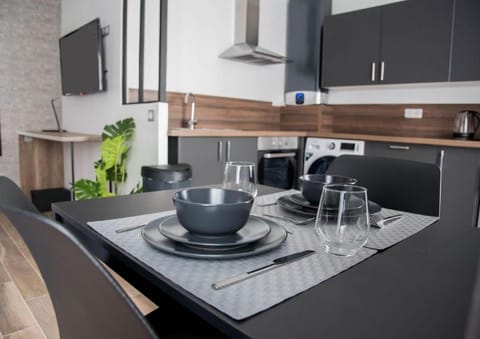 Dining area, minibar, pet friendly, stove, kitchen