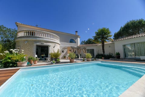 Property building, Bedroom, Swimming pool