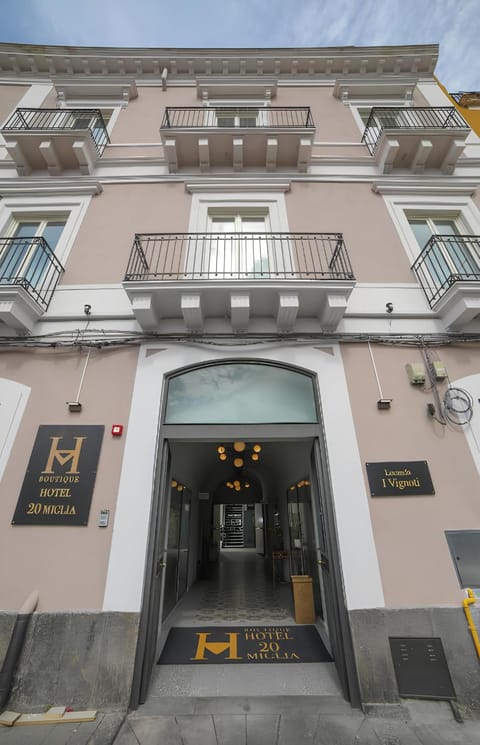 Property building, Facade/entrance, Day