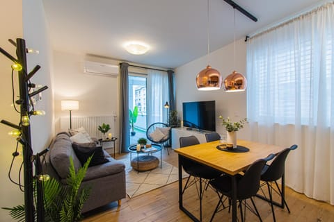 TV and multimedia, Balcony/Terrace, Living room, Seating area, Dining area, Family, heating, internet, air conditioner