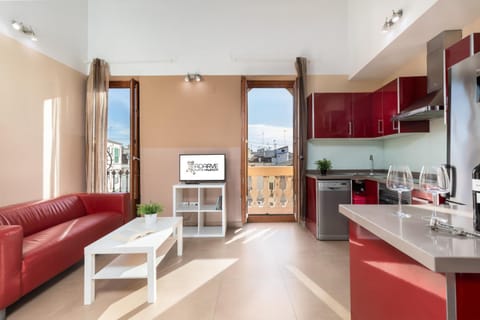 Communal lounge/ TV room, TV and multimedia, Kitchen or kitchenette, Living room, Lounge or bar, Seating area, Dining area, Family