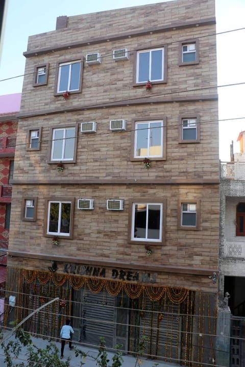 Property building, Facade/entrance