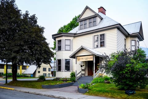 Property building, Facade/entrance, Garden