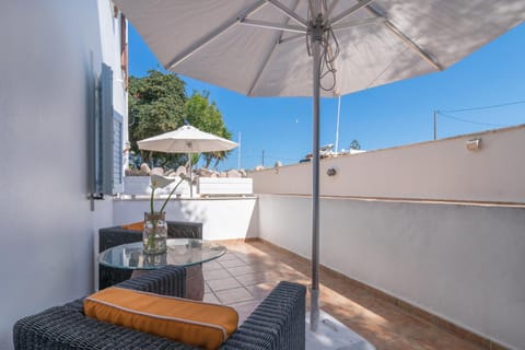 Patio, Facade/entrance, Balcony/Terrace