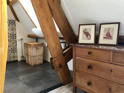 Bathroom, Decorative detail