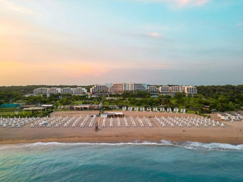 Property building, Day, Natural landscape, Bird's eye view, Beach, City view, Sea view, Area and facilities, Sunrise, Sunset