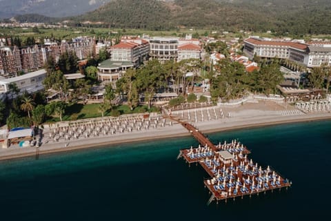 Property building, Day, Natural landscape, Bird's eye view, Beach, Mountain view, Sea view