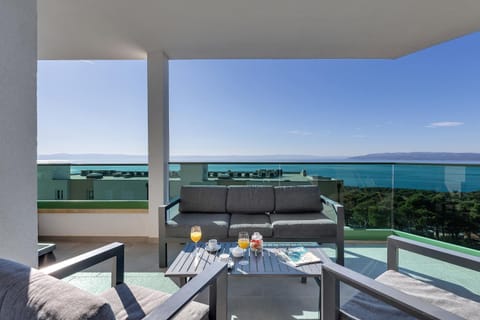 Natural landscape, View (from property/room), Balcony/Terrace, Seating area, Sea view