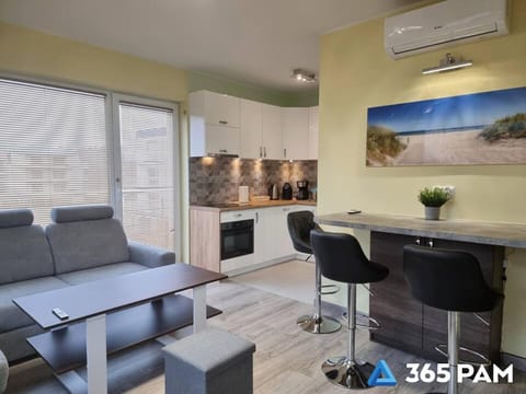 TV and multimedia, Kitchen or kitchenette, Living room, Seating area, Dining area, air conditioner