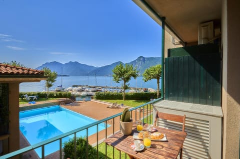 Balcony/Terrace, Mountain view, Pool view