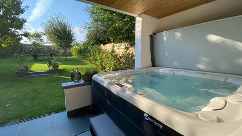 Hot Tub, Balcony/Terrace, Spa and wellness centre/facilities, Garden view, Garden view