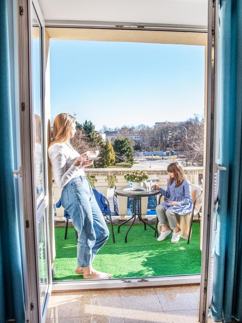 Apartament Sunset Boulevard z tarasem dla 4 gości Apartment in Pomeranian Voivodeship