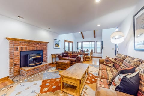 Shine Road Retreat House in Hood Canal