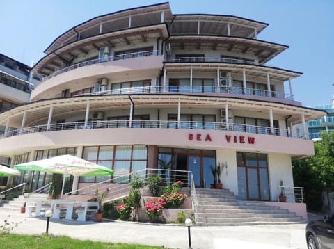 Property building, Restaurant/places to eat, Balcony/Terrace, Lobby or reception