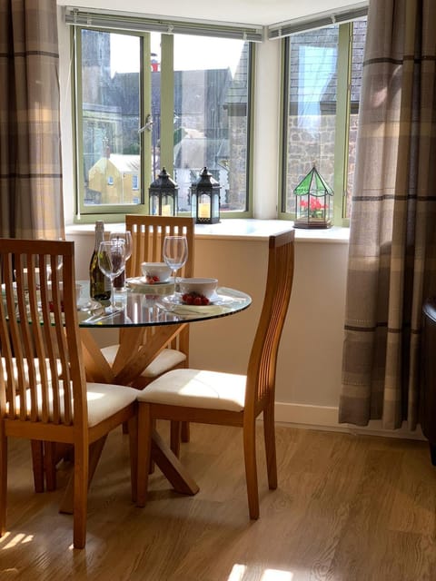 Mill Pond View Apartment in Wales