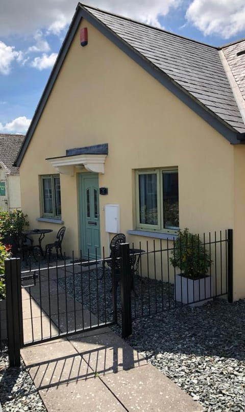 Mill Pond View Apartment in Wales