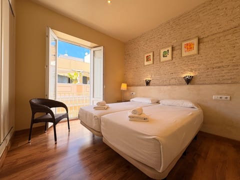 Bed, Living room