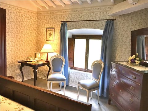 Photo of the whole room, Family