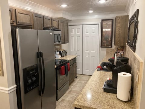 Coffee/tea facilities, Kitchen or kitchenette, dishwasher, minibar, pet friendly, stove, toaster, laundry