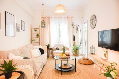 TV and multimedia, Living room, Seating area, Evening entertainment