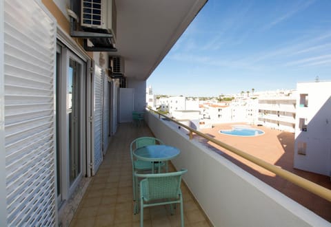 Balcony/Terrace, City view, Swimming pool