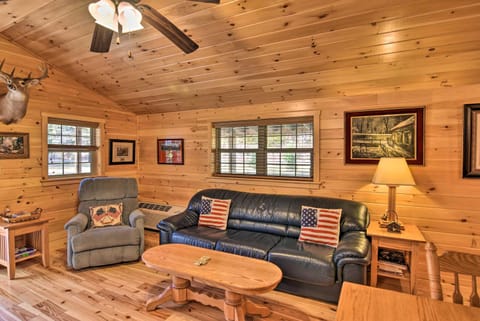 Cozy Anchors Away Cabin Hideaway with Fire Pit! Cabin in Shenandoah Valley