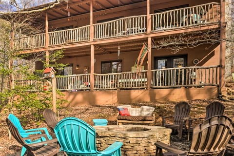 Joshuas Lodge with Hot Tub and Mountain Views! House in Tennessee