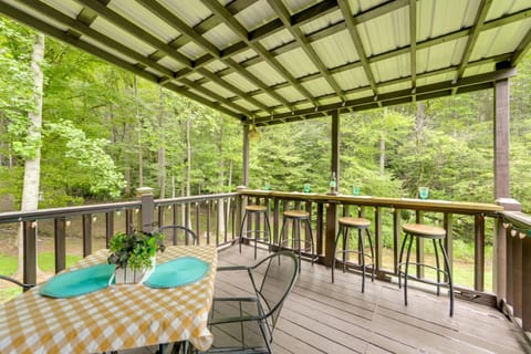 Hill Side Cosby Cozy Cove Cabin with Deck Cabin in Cosby
