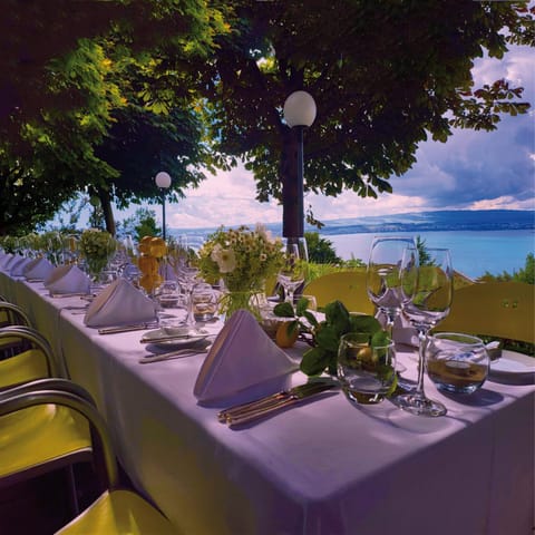Restaurant/places to eat, Natural landscape, View (from property/room), Sea view