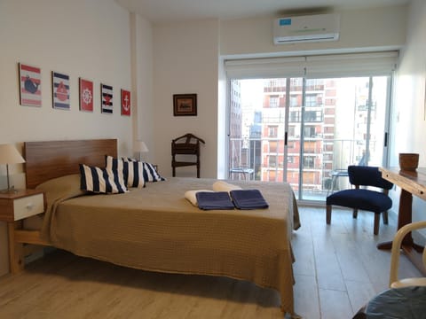 Bed, Photo of the whole room, City view, Inner courtyard view