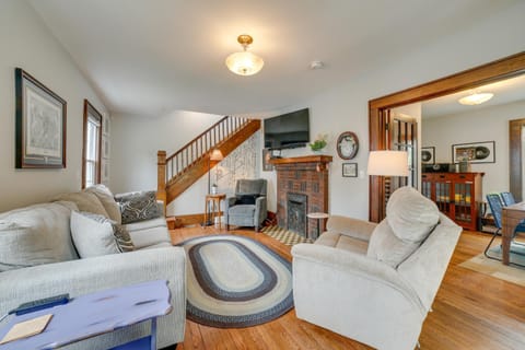 Pet-Friendly Murph Landing - 1 Mile to WVU! House in Morgantown