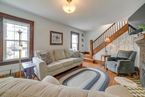 Pet-Friendly Murph Landing - 1 Mile to WVU! House in Morgantown