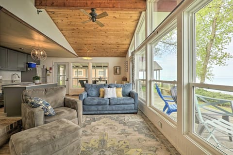 Lakefront Cottage Near Wineries and State Parks! House in Wisconsin