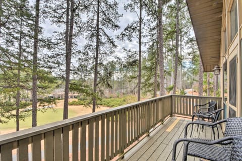 Designer Retreat with Pool, Golf and Beach Access! Apartment in Lake Keowee
