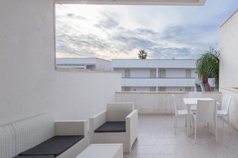 Patio, Day, View (from property/room), Balcony/Terrace, Dining area